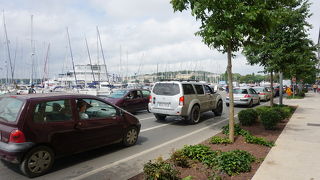 【プーラ】 リヴァ通り沿いのACIマリーナ