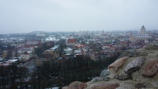 冬の日に雪と建物の景色