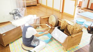 船崎海水浴場の近くで　五島うどん作り体験できます
