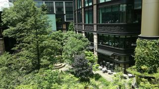 ビルの谷間ですが素晴らしい空間