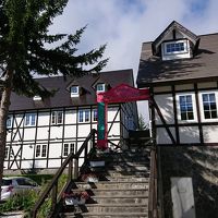 入口は階段しかない