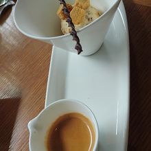 ピーカンナッツアイスのアフォガード