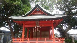 コンパクトな神楽殿