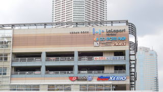 広いショッピングモール