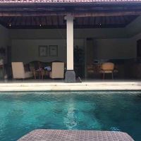 一日中プールやリビングでのんびりしてました。最高の夏休み。