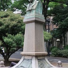 学生の足が見える