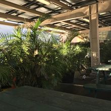 テーブルもありそこで食べました。