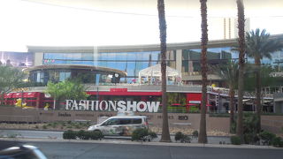 大きなショッピングモールです。