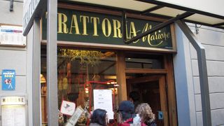 庶民的なフィレンツェの家庭料理の店で、リーズナブルに美味しいものが気軽に食べれるお店でした。