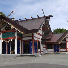 立派な造りの本殿です