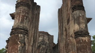 巨大な寺院跡です。