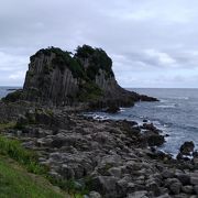 越前海岸の奇岩。鉾島