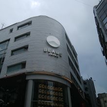 提灯にマークがついていて、それがたくさん並んでいます