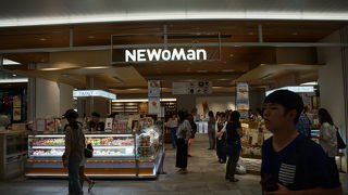 あちこちにNEWoManだらけといった感じです