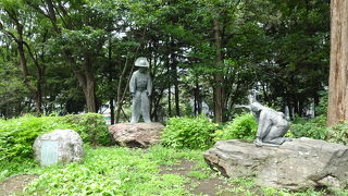 山吹伝説に元づく像。