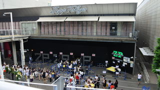 大観覧車のすぐ隣にあるライブ会場