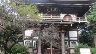 境内は静寂に包まれていました