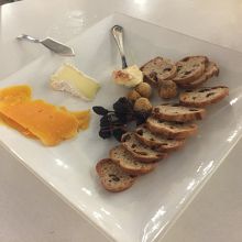 チーズとドライフルーツの盛り合わせ