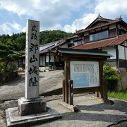 山間部の山に毛利の砦