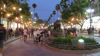 夜遅くても賑やかです