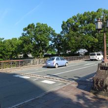 城の方を望む。