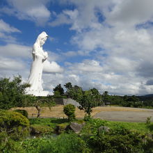 遠くからでも迫力ある観音様