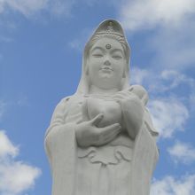 真下から拝みました