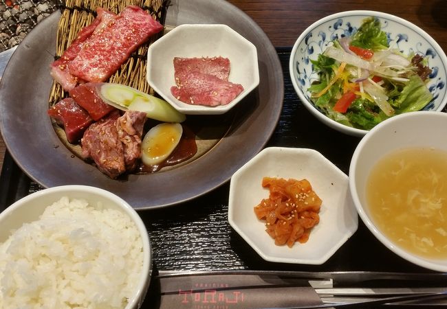 広くておしゃれな店内