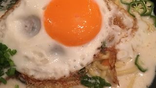 おしゃれバーなのに、夕食の価格が1000円以内に収まりました。