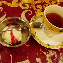 ランチセットは食後のドリンクとデザート付き