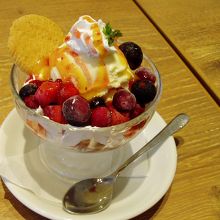 何気なく注文したアイスがカワイ過ぎ(笑)　食事メニューもあり