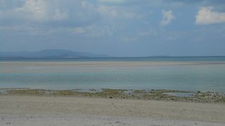 開放感溢れる美しいビーチ