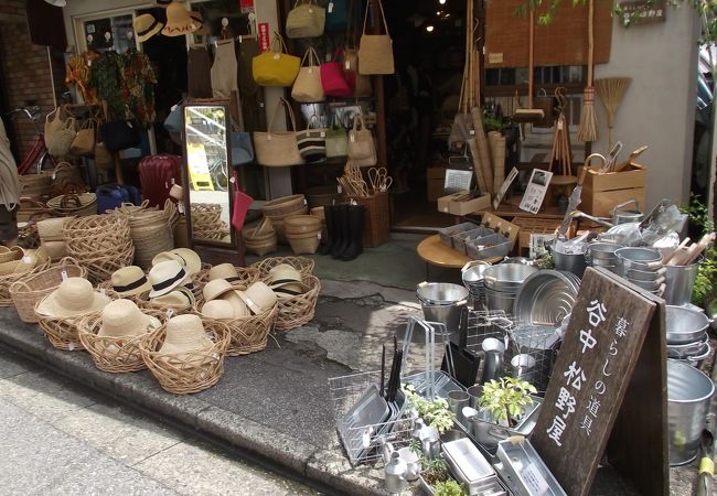 家の近くにあったら便利だろうと思う荒物雑貨屋さんです