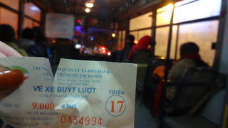 市内からノイバイ空港へもバスで行けます　(タクシーの30分の1の料金！)