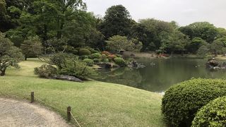 変化にとんだ美しい回遊式庭園
