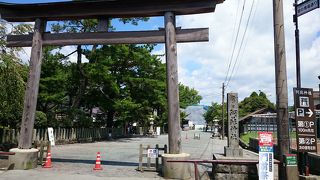 阿蘇：拝殿、楼門 修復中。