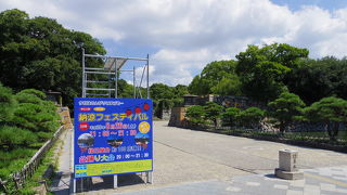 駅前の城址公園