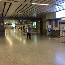 とにかく改札を出てから地上に上がるまで遠い