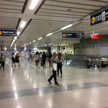 改札は一箇所しかないので待ち合わせは簡単である