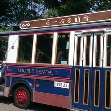 バスが来たらテンションあがります。