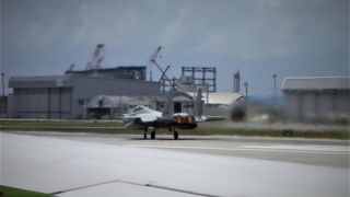 それ程、大きくないので使いやすい空港ですし、飛行機好きは楽しめます。