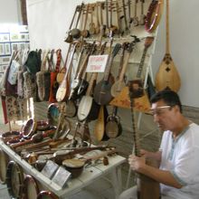 タキ・ザルガランで売っていた民族楽器