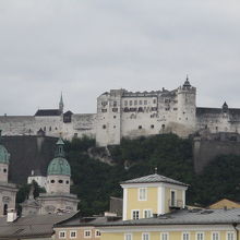 マカルト橋の上からホーエンザルツブルク城塞を撮影