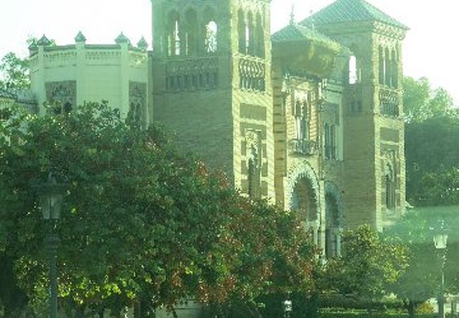 セビリアらしい建物