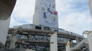 おしゃれなショッピングセンター