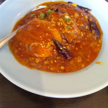 老江湖・豆腐の中に肉と野菜を入れて、油で揚げた物
