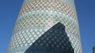 ヒヴァのシンボル的存在、未完成の大ミナレット