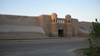 宿泊ホテルから一番近い門でした