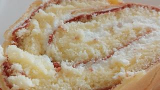 ロールケーキの有名店。長岡とか沼津で食べようね！値段も安い！賞味期限は短いよ。