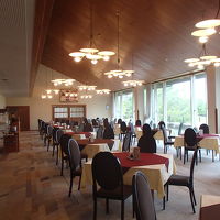 朝食はゴルフ場クラブハウスで